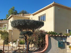 Castries  Exceptionnelle villa atypique 7 pièces et +