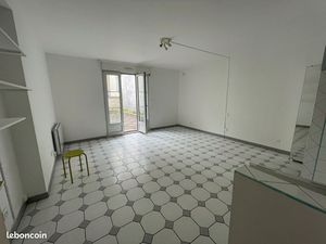 Studio avec cour privative