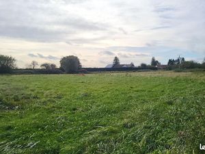 Terrain 3 738 m² Esmery Hallon