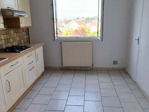APPARTEMENT T3  loggia plein sud  énorme garage à vendre