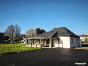 LOUE Bureaux ou Commerce bordure voie Rennes/Redon