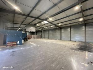 Local industriel 1 000 m²