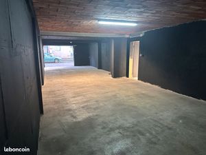 Moulins  Grand Garage 3  4 voitures  accès facile