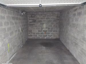 Disponible  Garage sécurisé avec électrictié à louer à Chambéry le Haut  hauteur 1.90 M