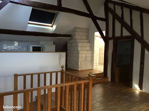 Grand studio de charme 40 m2 avec pan de bois plein centre ville