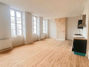 UNIQUE : appartement T3 entièrement rénové quartier prisé plein centre Bordeaux