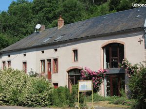 Ensemble maison atelier showroom dans le Morvan