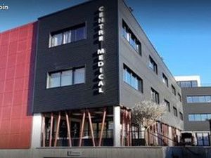 Local professionnel dans centre médical