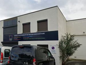 Local 1421 m² Colombes