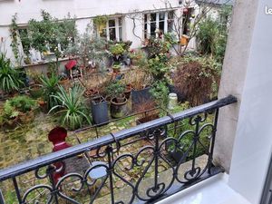 Charmant studio sur cour fleurie