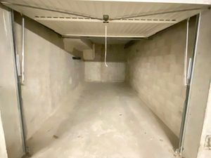 Box / garage plein centre Albens