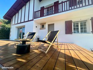 Maison individuelle rénovée avec vue montagne à 30 minutes de Bayonne