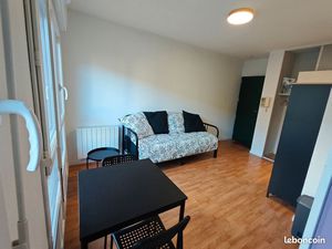 Studio refait de 20M2 en face de l'université Lyon 3 Manufacture des Tabac