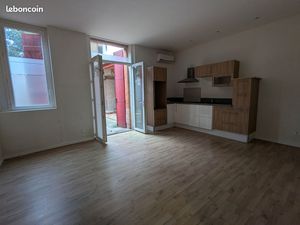 T2 rénové avec cour privée au centre  direct propriétaire