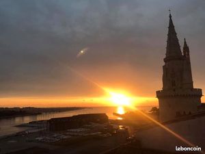 Duplex vue mer rue sur les murs