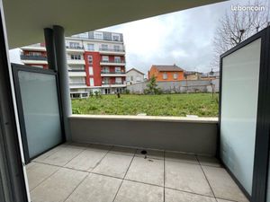 Joli studio avec terrasse et parking