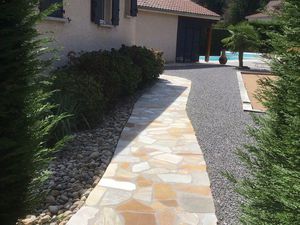 Particulier vend-maison 140m2 avec piscine-terrain 1800 m2 proche montbrison