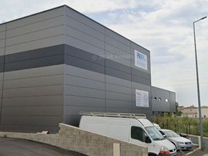 Location Grand local entrepôt hangar Terre De Camargue stockage aménageable bureau commerc