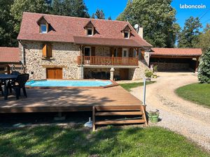 Maison en pierre meublee climatisee avec piscine possibilite de louer a la semaine au mois