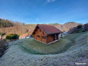 Authentique et Coquet chalet  beau jardin  garage