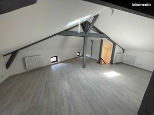 Charmant appartement T2 dans un immeuble au centre de Lacapelle-Marival