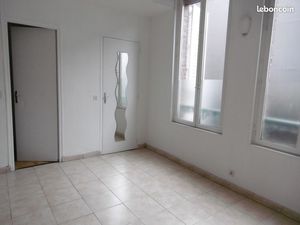 PLAILLY STUDIO PARKING PRIVE VILLAGE DE CAMPAGNE PARC ASTERIX  après ROISSY