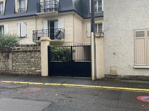 Parking stockage box fermé proche gare chantilly