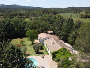 Villa 240 m²  3 garages  piscine terrain 4000 m²