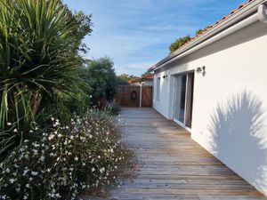 Maison récente avec terrain constructible