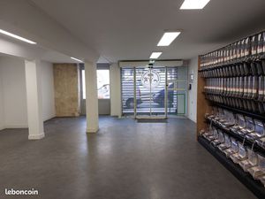 Local Commercial idéalement situé à Lectoure avec porte vitrée automatique