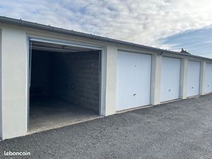 Garage fermé / Angers Pyramides