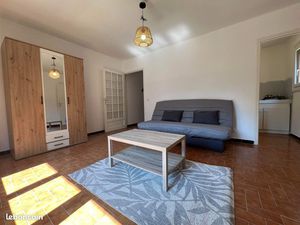 F1 32m2 meublé quartier Hopitaux Facultés 670 CC avec place de parking  balcon ensoleillée