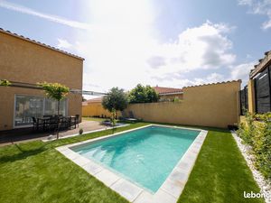Villa 4 chambres dont deux suites parentales et piscine