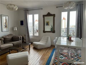 Sous-location meublée 2 mois – 37 m² lumineux – Paris 10  Goncourt – dernier étage avec as