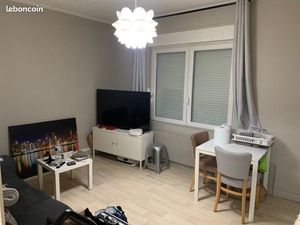 Grand studio meublé