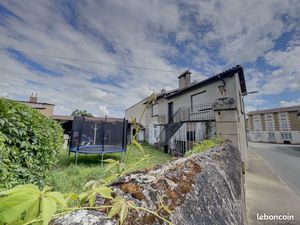 SAVIGNY L'EVESCAULT Maison de bourg + dépendances et cour