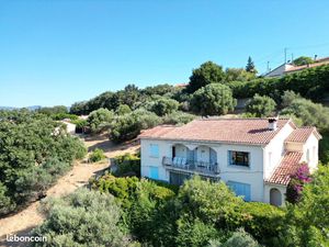 Villa 185 m² (2 logements) sur 2 200 m² de terrain