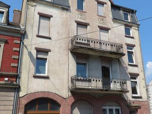 Bel immeuble de caractère comprenant 4 appartements avec 4 garages à l'arrière