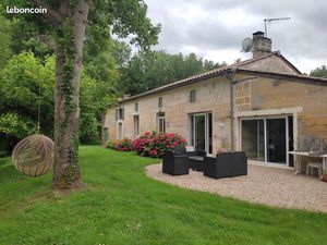 Maison en pierre en bordure de Dordogne