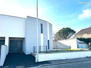 Maison neuve F3 garage jardin climatisation au calme a Mozac