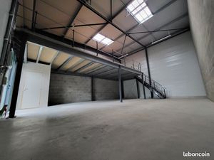 Local 140 m² Saint-Avé