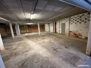 A LOUER LOCAL STOCKAGE 143m2 Place ARNAUD BERNARD