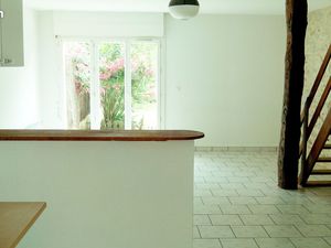 Maison de ville 2 CH + bureau terrasse jardinet parking