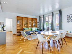 T6 triplex avec grande terrasse rooftop dans quartier vivant