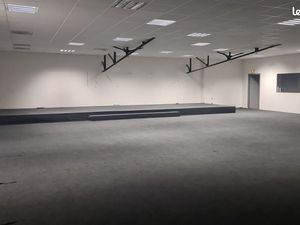 Local industriel 199 m²