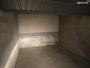 A louer garage centre ville LA CHATRE (36)