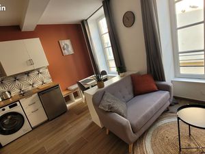 Studio meublé coup de cœur – Pierre dorée – Transports à pied – Sain-Bel