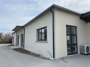 LOUE Local PRO Plateau 140m2 à Saint Peray Rénové et isolé Clim réversible très lumineux