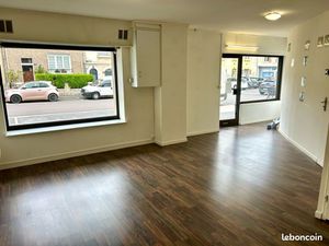 Local commercial au bureau à louer