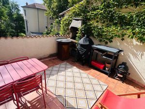 Maison intra-muros avec extérieur